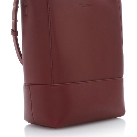 NEW Bottega Veneta Burgundy Leather Bucket Bag - Picture 3 of 8